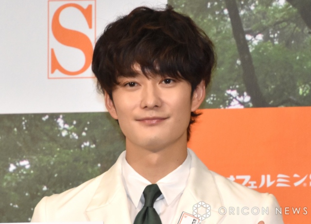 岡田将生、結婚発表後初インスタは「こんばんは～」　カメラ目線でほほえむ姿に「永遠に見てられる」