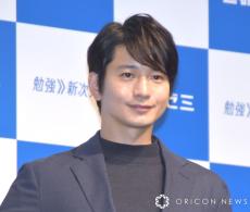 向井理、“息子”と仲睦まじい親子ショット「裏では仲良し」「オンオフすごい…！」【ライオンの隠れ家】