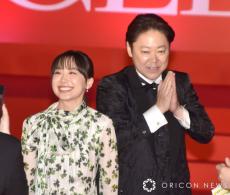 阿部サダヲ＆芦田愛菜『マルモのおきて』以来の共演に笑顔　コメント力に“父”にんまり「どうですか？大人になったでしょ？」