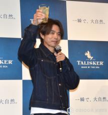 井ノ原快彦、午前中からハイボールをグビグビ飲んでおかわり　ご満悦で「仕事だからしょうがない！」