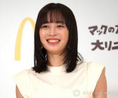 広瀬すず“3人の姉”と笑顔でピース、華麗な“4姉妹”ショット「総てが美しい」「濃いぃー女性揃い」