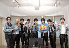 Stray Kids、目の前に巨大恐竜　日本流“逆ドッキリ”にリアクション