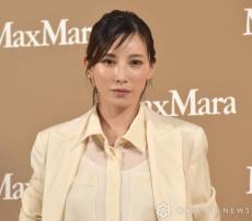 加藤あい、太もものぞく“ミニ丈”コーデ　私服スタイルに反響「美脚」「うつくしい」