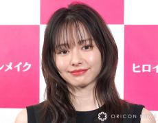 山本舞香、色気ダダ漏れの赤リップ姿に「かわいいの天才」「美しさの塊」　愛犬との2ショットも