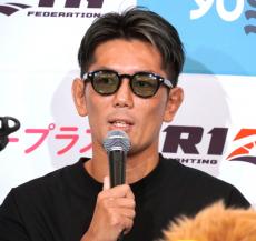 皇治、愛車の5000万円“高級外国車”を紹介　思い出の三菱“ミニバンのルーツ”との比較も