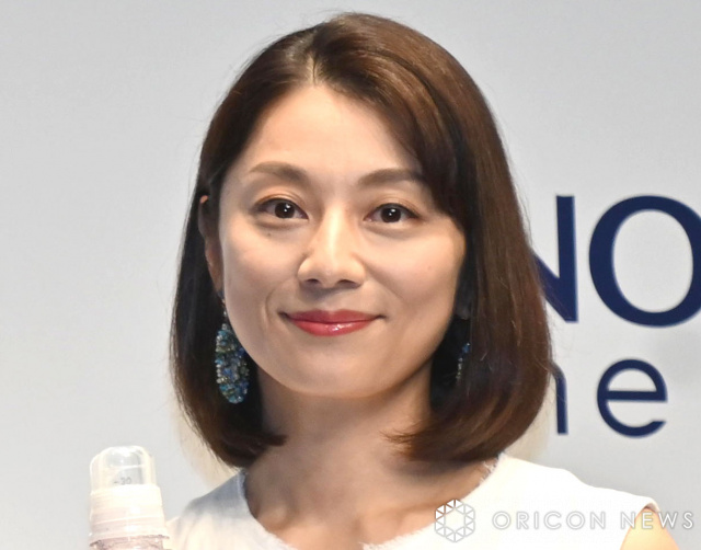 小池栄子、結婚17年の夫とレアな2ショット「素敵」「いつも仲良いのか伝わってきます」　夫婦で44歳の誕生日を祝う