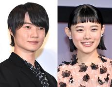 『海に眠るダイヤモンド』朝子を鉄平と虎次郎が取り合い？ オフショットに反響【ネタバレあり】