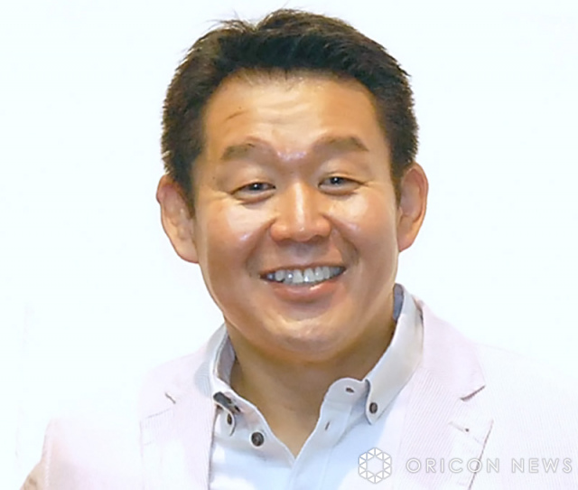 元横綱 若乃花・花田虎上、「ソックリ」長男とレアな“顔出し”親子2ショット　久々の帰国で“家族”がにぎやかに集合