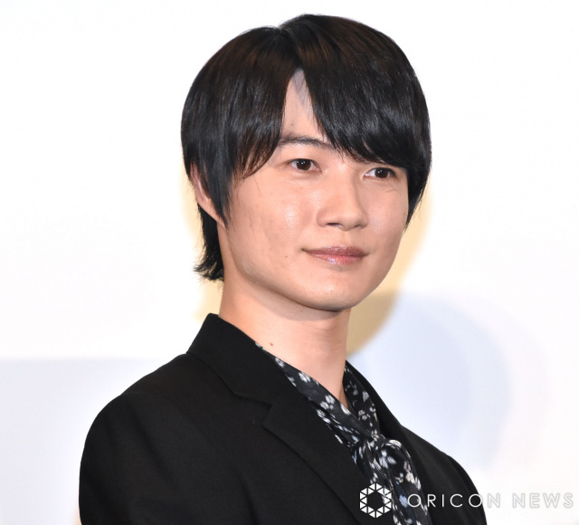 神木隆之介、“金髪ボブ×カラコン”で別人級「女より女で悔しいしぬほど可愛い」「金髪女子かと思いました」