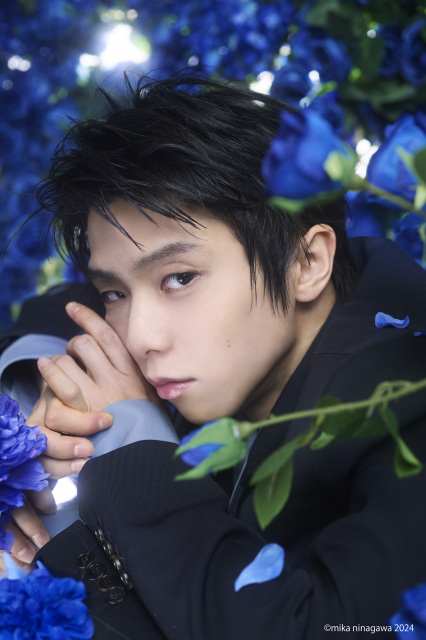 羽生結弦、蜷川実花が新たに撮り下ろし「はじまりの青バラ」　来年発売写真集に収録