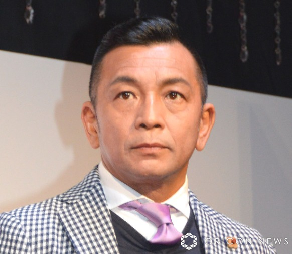 中野英雄、孫と寄り添う2ショット「クリスマスプレゼント渡して来ました!!爺さん、いい気分です」