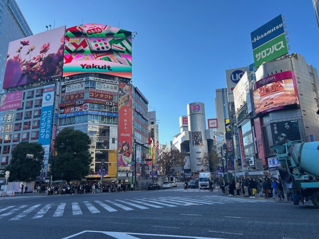 年越しカウントダウン中止の渋谷区、頭悩ます“路上喫煙”は外国人観光客より日本人が問題？「苦情が減った」喫煙所整備における草の根活動