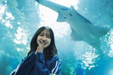 日向坂46金村美玖、クリスマスに『マガジン』表紙登場　彼女感満載の水族館デートも