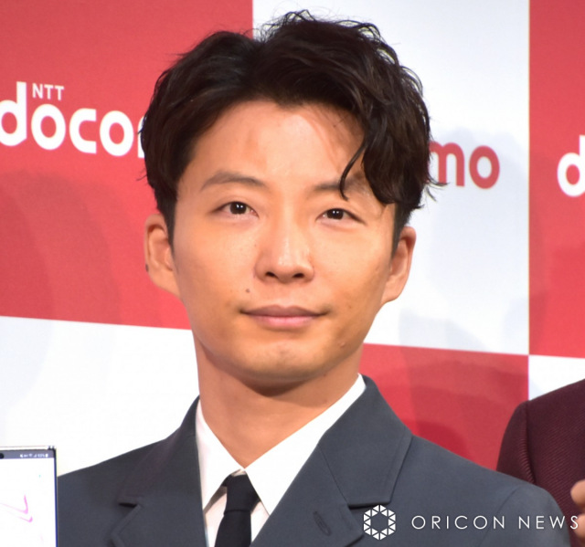 星野源、ミステリアスでクールな姿に「ちょっ…ごはん食べれん」「かっこよすぎる…」　TBS新春ドラマ『スロウトレイン』最新場面カット