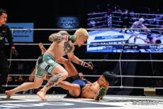 【RIZIN】芦澤竜誠、福田龍彌に“左ストレート”一撃で瞬殺KO負け　まさかの幕切れに茫然自失でリングを後に