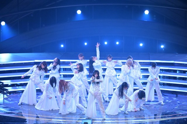 【紅白】櫻坂46「自業自得」純白衣装は”騎士”だった　その後王子様衣装でも登場で話題「なんちゅう衣装選び！」