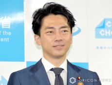 小泉進次郎氏“新年初”ムロツヨシ報告「髪型も親父に近づいて…」　溶け込み力に賛辞