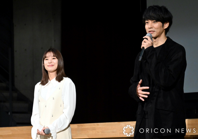 松坂桃李＆芳根京子、小学生たちに特別授業「立派になろうと思って立派にはなれない」