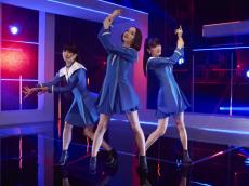 Perfume、阿部寛の“命懸けの生放送”に巻き込まれる『ショウタイムセブン』主題歌＆本人役出演