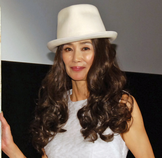 66歳・萬田久子、ぴったりウェア着こなしボクシングする姿に「やってますね！鍛えてる」「スタイルいい～」