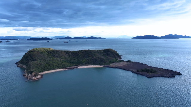 「不気味ですね…」倉敷から目と鼻の先の無人島、地元住民も情報なし　カメラ潜入・多数の謎見つかる