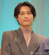 松村北斗、撮影現場でリリー・フランキーと急接近　吉岡里帆が目撃「本当にぺたぺた触ってらっしゃって…」