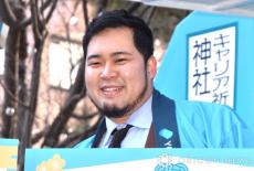 令和ロマン・ケムリ、寒すぎてくるまのボケをスルー「雪原かと思った…」　野外イベントでガチの私物コート着用