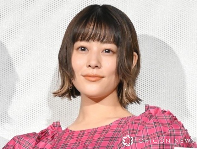 “新婚”高畑充希、パリ散策のオフショに反響「撮影係は岡田くんですか？」「尊い」　夫・岡田将生が公開した夫婦ショットも話題