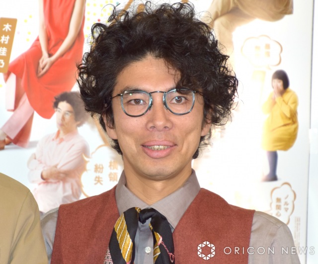 片桐仁、妻と“顔出し＆密着”夫婦ショット「写真の流れ最高」「奥さん可愛すぎます！」