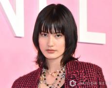 橋本愛、"ぱっつんボブ"のニューヘア披露「金髪かんわいいー」「チョー似合ってます」