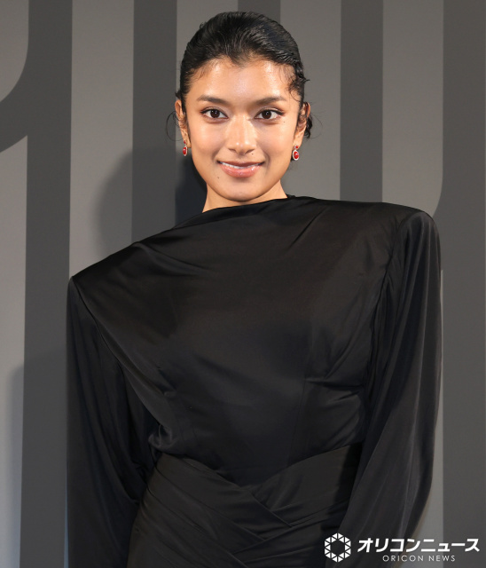 ローラ、すいかづくりに挑戦中「来年は！」 圧巻オーラに沿道から歓声
