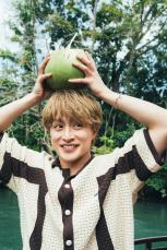 陽気なキャラ全開♪ 白濱亜嵐2nd写真集の本体表紙写真が公開｜Infoseek