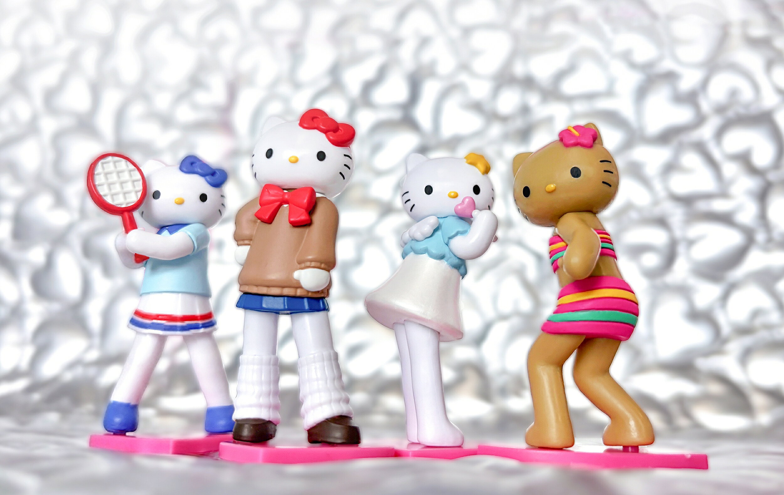 ハローキティが“最強スタイル”に！ 平成レトロフィギュアがカプセル
