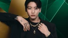 BTS・ジョングク、ゴールドジュエリーをまとった姿を披露。グラフの