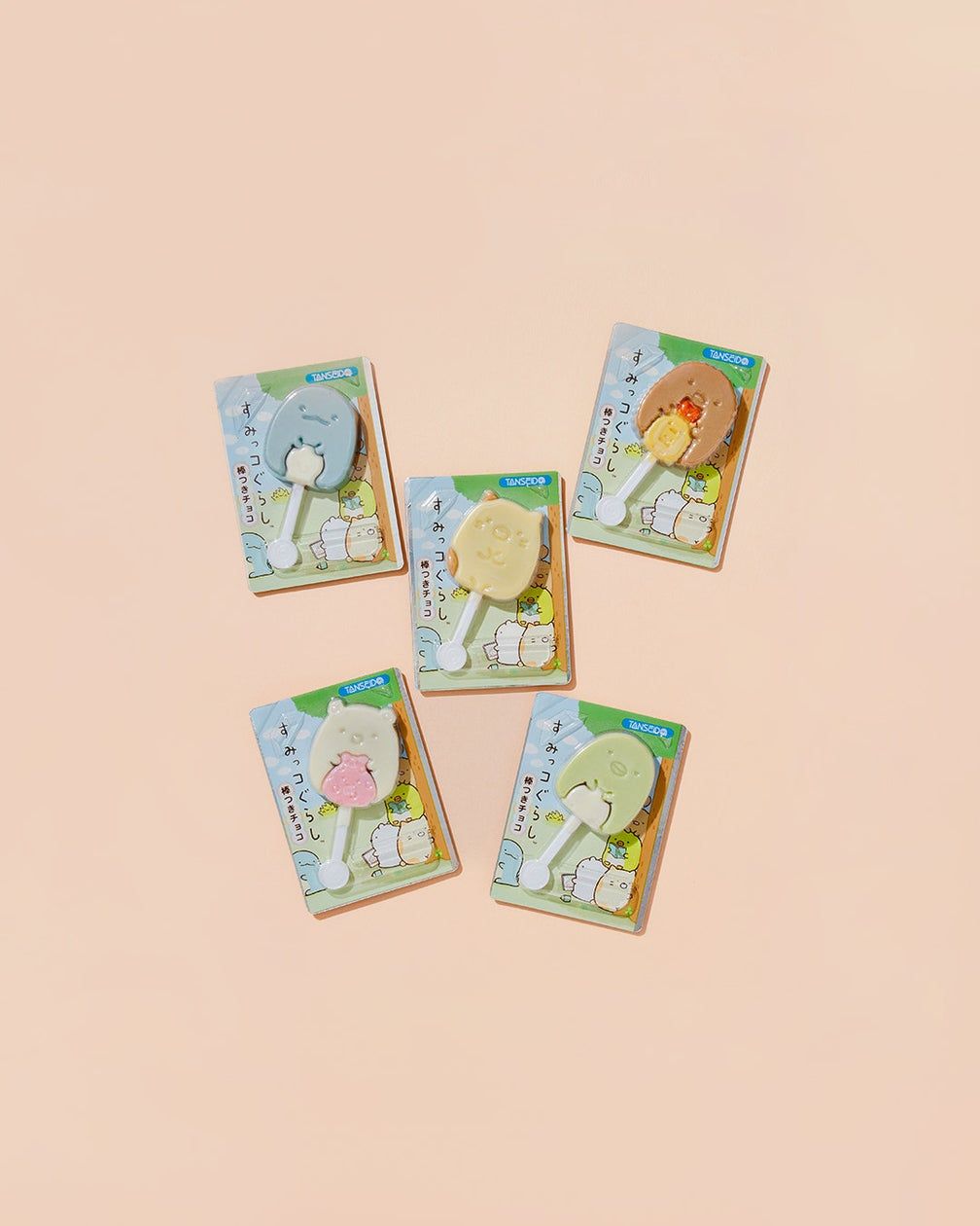 すみっコぐらしコレクション　とんかつ（ねこチョコ）・ふろしき（キャンディー） すみっコぐらし」をモチーフにした棒つきチョコレート「すみっコぐらし