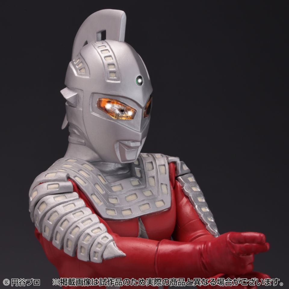 老舗メーカーの名作ソフビ「ウルトラセブン」が“極上彩色の完成品