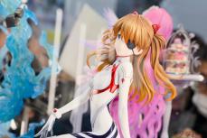 10万円超えの迫力…！『エヴァ』アスカ＆レイの大型フィギュアが実物