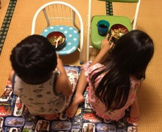 子供の「ご飯いらない！」はおうちピクニックで解決！あるママのナイスアイデアが話題