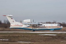 ロシア非常事態省向け消防飛行艇Be-200ESの4号機が初飛行