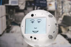 ガンダム「ハロ」的存在なのにすごくコレジャナイ感…AI搭載「宇宙飛行士支援ロボット」ついに宇宙へ