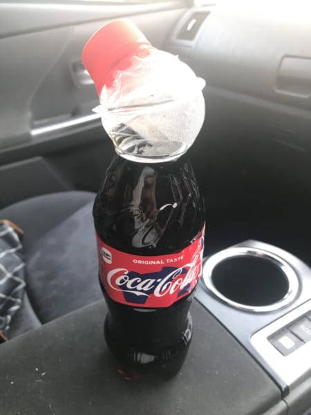 炭酸飲料のペットボトルが……車の中の破裂事故には要注意！｜Infoseek 