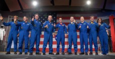 2種類の民間宇宙船に搭乗するアメリカ初の宇宙飛行士9名を発表