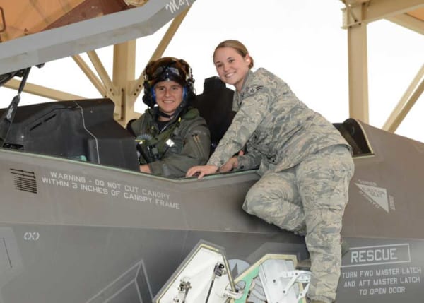 アメリカ空軍に初の女性F-35テストパイロット誕生！ - 記事詳細