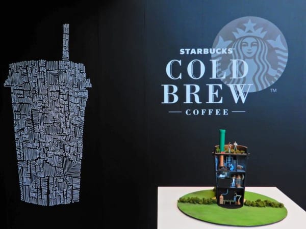 スターバックス（R） コールドブリュー コーヒー」の世界を