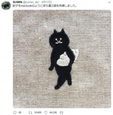 スタイリッシュに餃子をかかえた猫の刺繍が評判　シュールだけど可愛らしい！