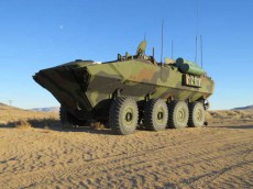 アメリカ海兵隊の新型水陸両用車　指揮通信型と火力支援型の開発発注
