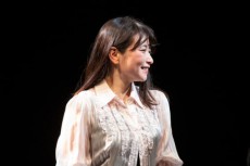 舞台女優引退の小室友里　最後の公演「女囚175 part2 更生」を追う