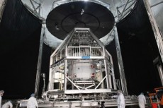 NASAの新宇宙船オリオン　巨大な施設で環境試験開始