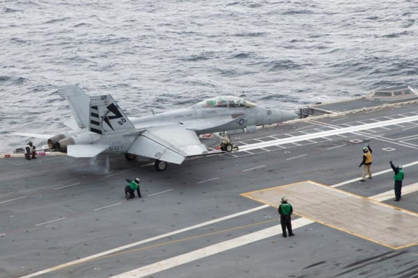 アメリカ最新鋭空母ジェラルド・R・フォード 航空機運用試験に合格