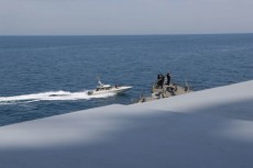 イラン革命防衛隊　アメリカ艦船に異常接近